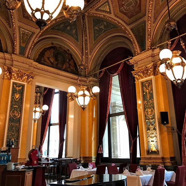 Das Foto wurde bei Restaurant Opéra von Gilles B. am 10/28/2016 aufgenommen