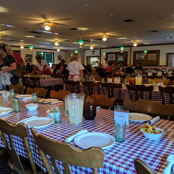 Foto scattata a Good &#39;N Plenty Restaurant da Bob V. il 8/10/2019