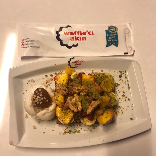 Das Foto wurde bei Waffle&#39;cı Akın von Şafak Y. am 8/9/2019 aufgenommen
