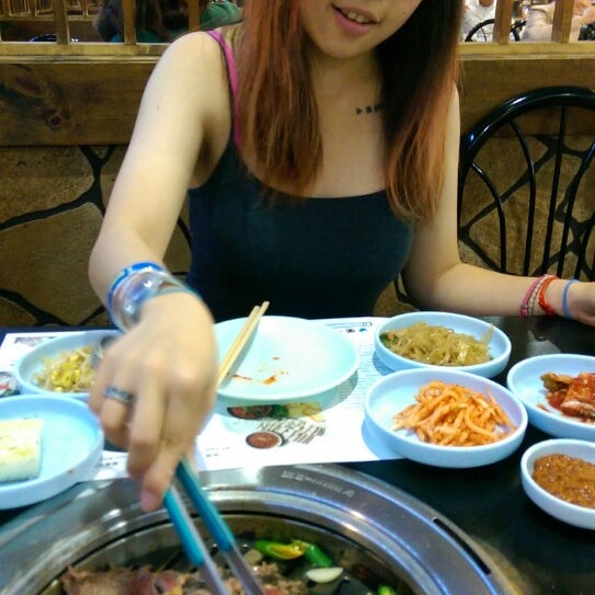 Foto diambil di Seorabol Korean Restaurant oleh Dong Yao S. pada 10/26/2014