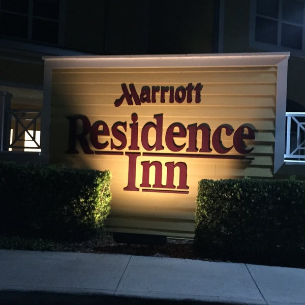 Foto tomada en Residence Inn by Marriott Orlando at SeaWorld  por Fauzer A. el 7/17/2015