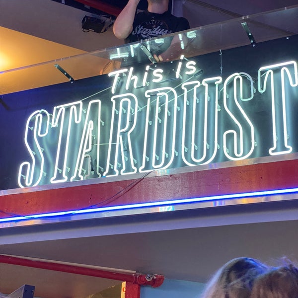 Foto tirada no(a) Ellen&#39;s Stardust Diner por Alex P. em 9/9/2022