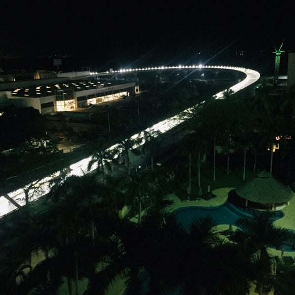 รูปภาพถ่ายที่ Resort Mundo Imperial โดย Miguel Angel B. เมื่อ 1/16/2019