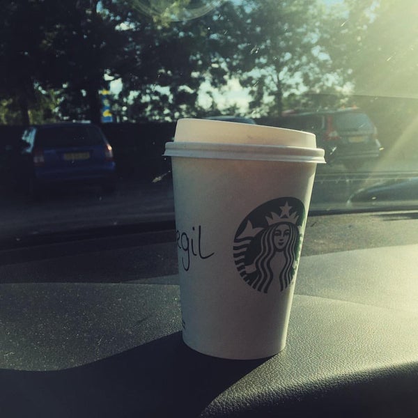 Foto diambil di Starbucks oleh Virgil S. pada 8/29/2015