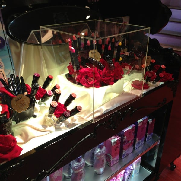 Photos At Anna Sui 表参道 Now Closed 北青山 神宮前6 1 4 Photos At Anna Sui 表参道 Now Closed 北青山 神宮前6 1 4