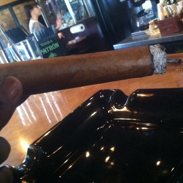 Photo taken at Havana Lounge and Cigar by Deawon D. on 3/22/2014