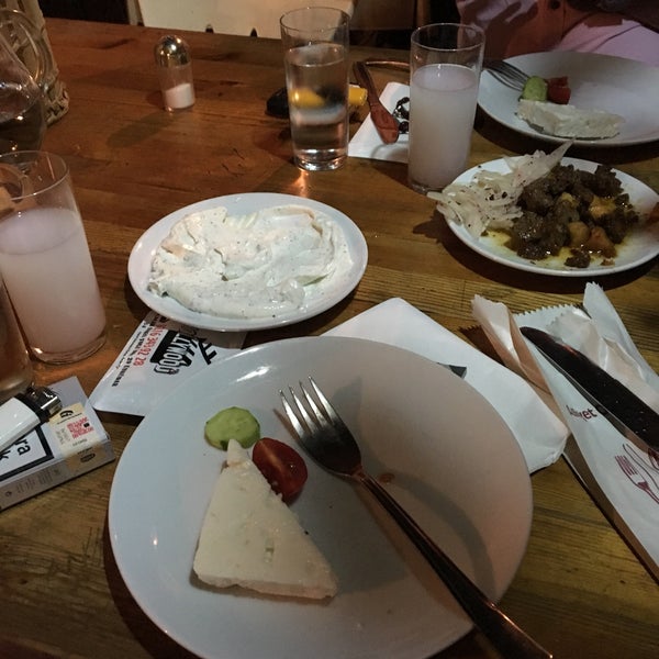 Das Foto wurde bei Selimiye Park Restaurant von S.ALİM am 8/4/2017 aufgenommen