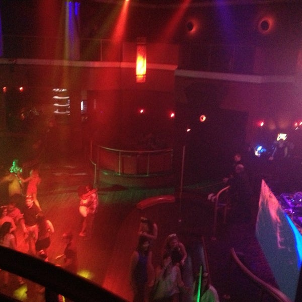 Foto scattata a Lava Nightclub at Turning Stone Resort Casino da Mike F. il 11/15/2013