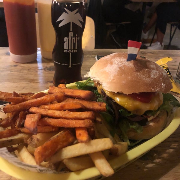 Foto tirada no(a) Rembrandt Burger por Dila em 9/10/2019