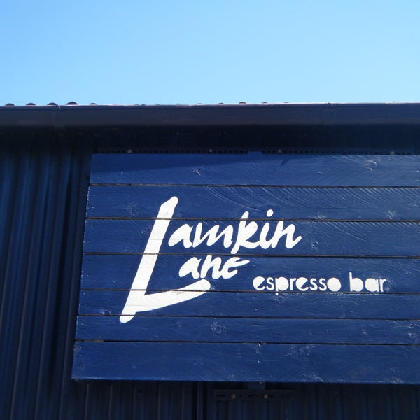 4/20/2014 tarihinde Lamkin Lane Espresso Barziyaretçi tarafından Lamkin Lane Espresso Bar'de çekilen fotoğraf