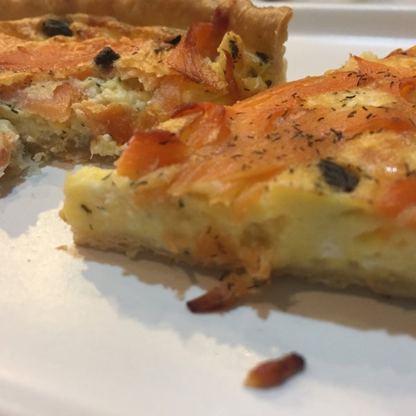 Photo taken at Cachito Mío Quiches &amp; Tartas by Maríaisabel M. on 1/6/2018