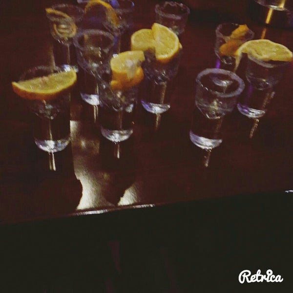 Зеркало с надписью wanted dead or alive. Wanted bars. Wanted плакат. Табличка wanted. Wanted bars.