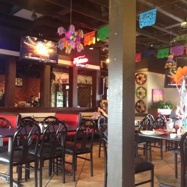 4/22/2013 tarihinde Jess L.ziyaretçi tarafından Mia&#39;s Mexican Grill'de çekilen fotoğraf