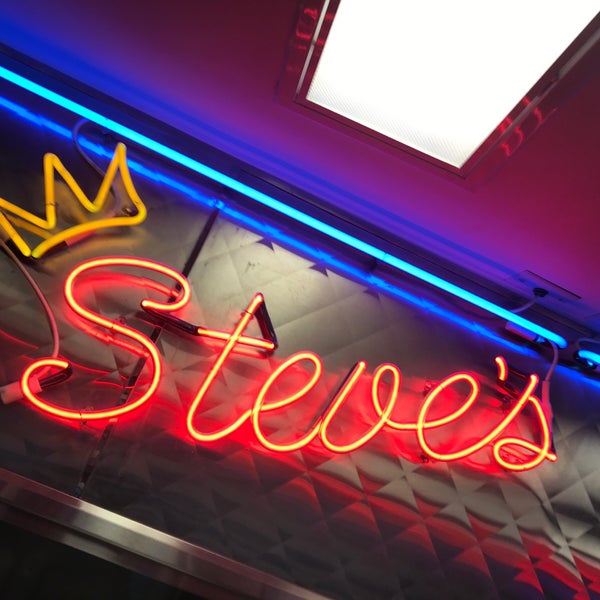 Foto tirada no(a) Steve&#39;s Prince of Steaks por Jonathan M. em 3/17/2018