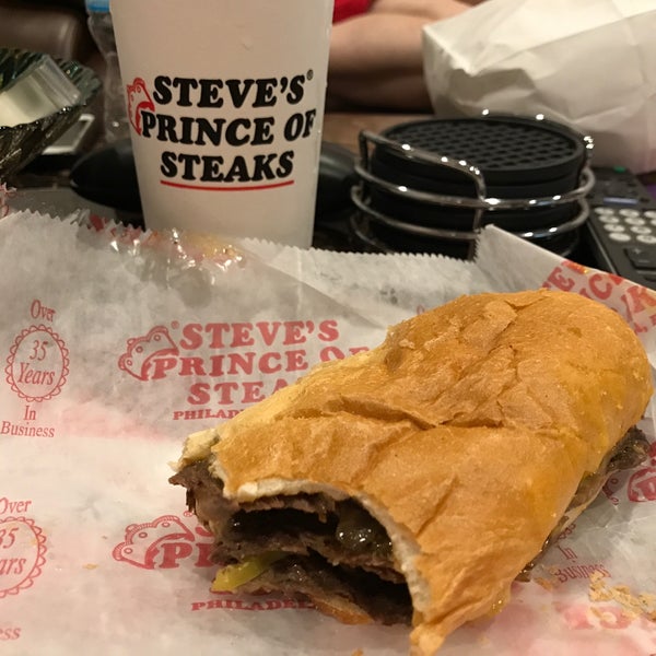 รูปภาพถ่ายที่ Steve&#39;s Prince of Steaks โดย Jonathan M. เมื่อ 8/27/2017