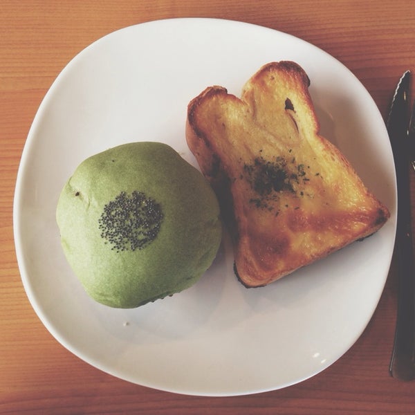 6/8/2014 tarihinde Eelynn Y.ziyaretçi tarafından Love A Loaf Bakery &amp; Café'de çekilen fotoğraf