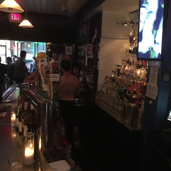 9/10/2017 tarihinde John M.ziyaretçi tarafından Posh Bar &amp; Lounge'de çekilen fotoğraf