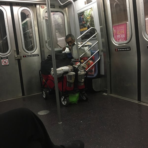 Das Foto wurde bei MTA Subway - 50th St (C/E) von John M. am 3/28/2018 aufgenommen
