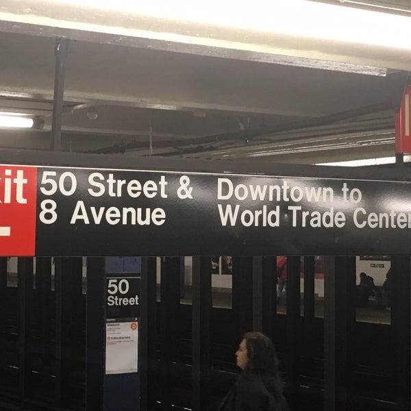 รูปภาพถ่ายที่ MTA Subway - 50th St (C/E) โดย John M. เมื่อ 3/30/2018