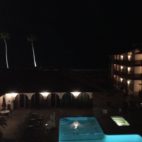 Photo taken at La Jolla Shores Hotel by Justin S. on 11/3/2016