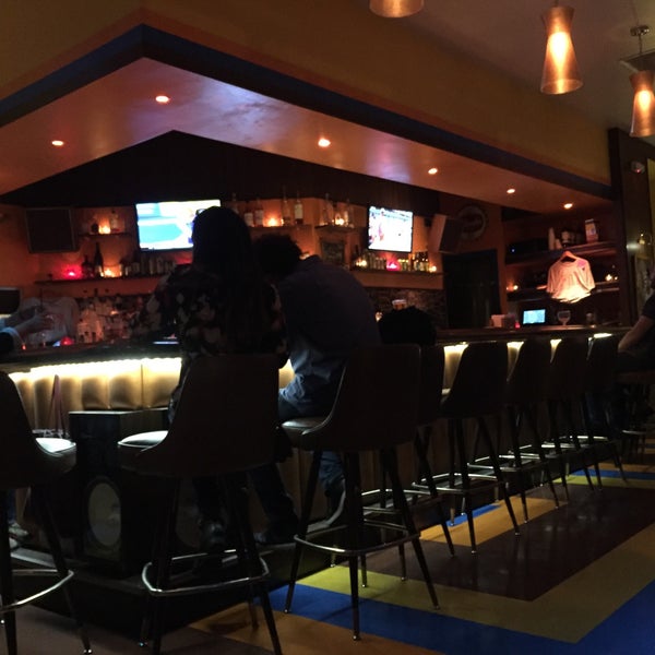 Foto tirada no(a) FM Restaurant Bar and Lounge por Don P. em 9/23/2017