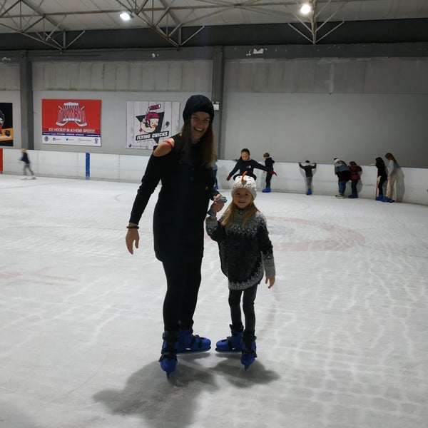 Снимок сделан в Παγοδρόμιο Ice n&#39; Skate пользователем Anna H. 12/16/2018