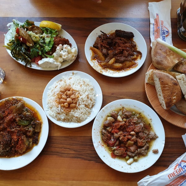 Photo prise au Mega Yıldız Lokantası par Esra Ö. le7/26/2019