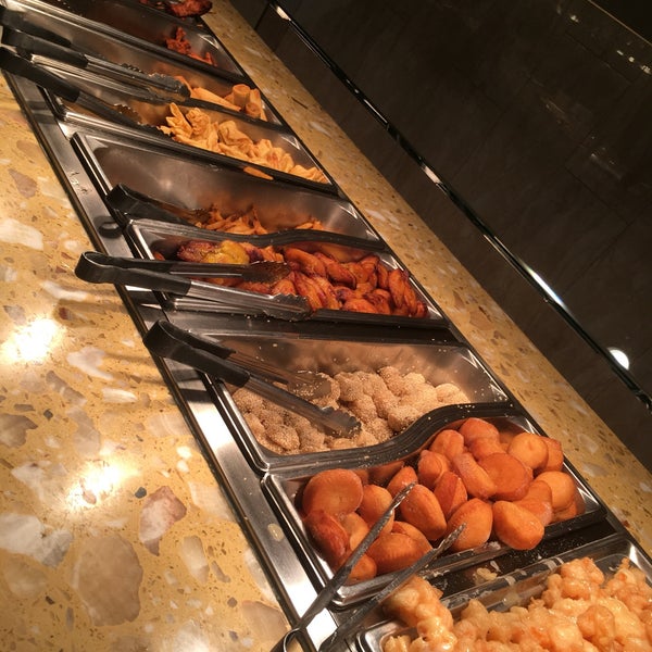 Yum Buffet and Grill 84 visitantes