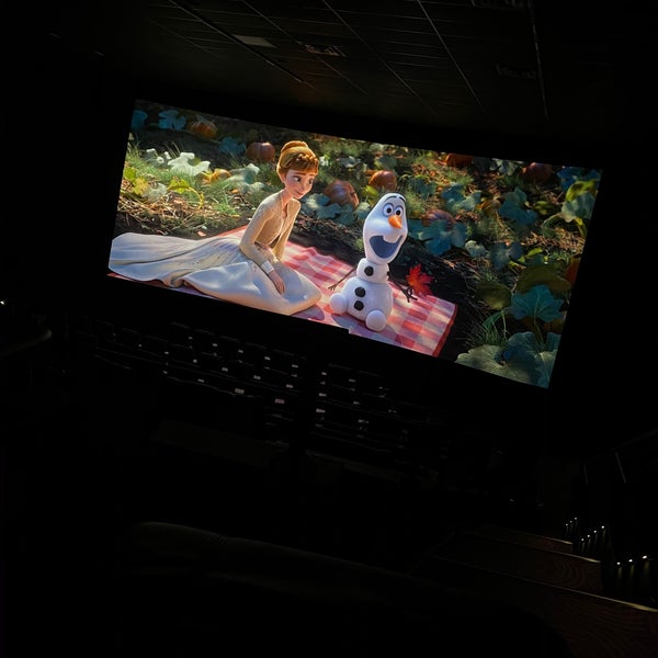 Reading Cinemas Cal Oaks 17 Movie Theater