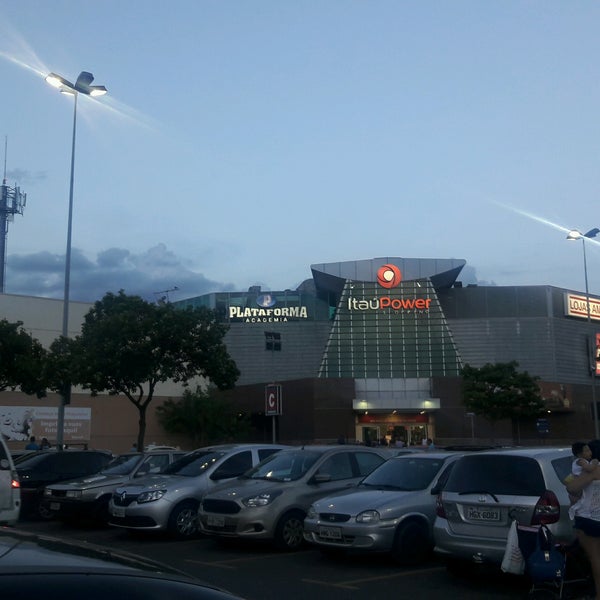 รูปภาพถ่ายที่ Itaú Power Shopping โดย Gislene S. เมื่อ 1/23/2017