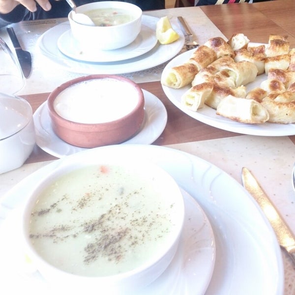 รูปภาพถ่ายที่ Avliya Restaurant โดย Siray E. เมื่อ 2/22/2015