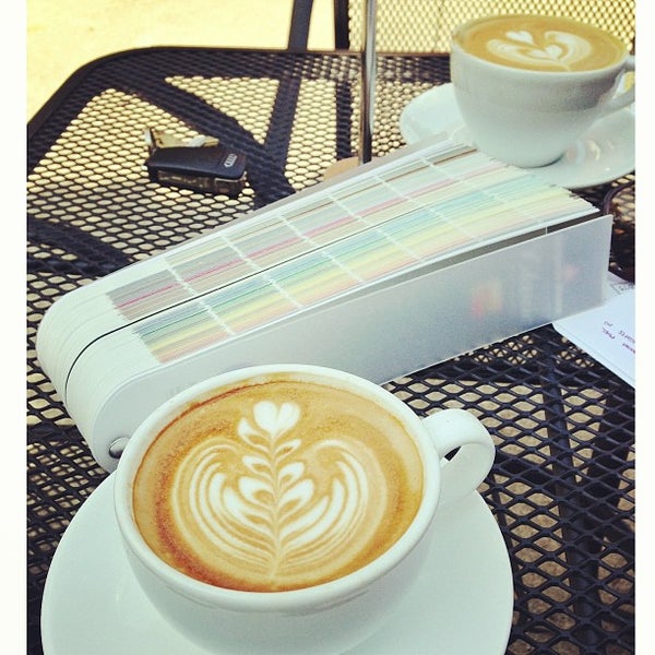Foto diambil di Spencer&#39;s Coffee oleh Aly D. pada 8/28/2013