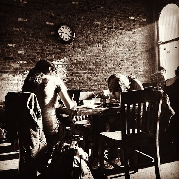12/18/2012 tarihinde Aly D.ziyaretçi tarafından Spencer&#39;s Coffee'de çekilen fotoğraf