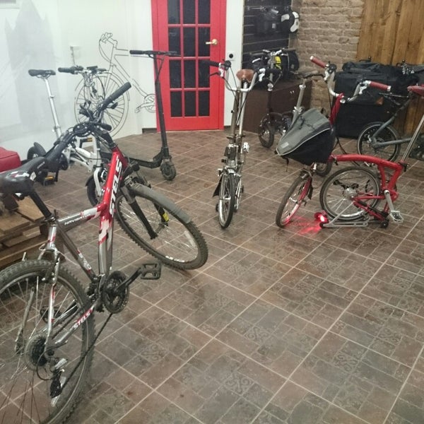 Foto tirada no(a) BRO&#39;bike Shop por Brompton Bike em 7/29/2014