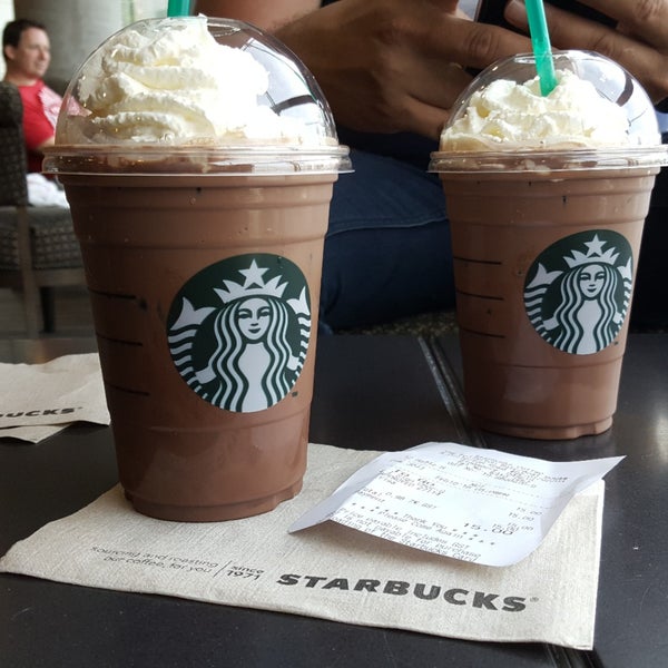 Foto diambil di Starbucks Reserve Store oleh Tanakawee แ. pada 2/10/2018