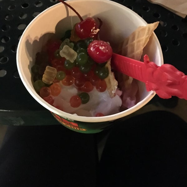 Menchie's (Now Closed) Frozen Yogurt Shop in Calabasas