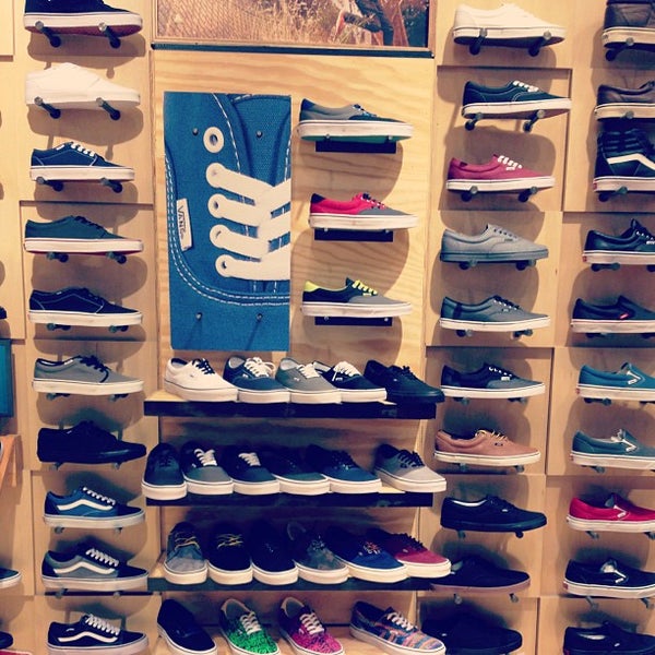 vans store roosevelt field