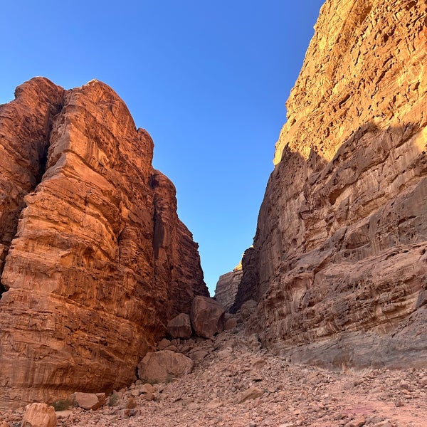 Foto tirada no(a) Wadi Rum Protected Area por Tuğba em 9/22/2023