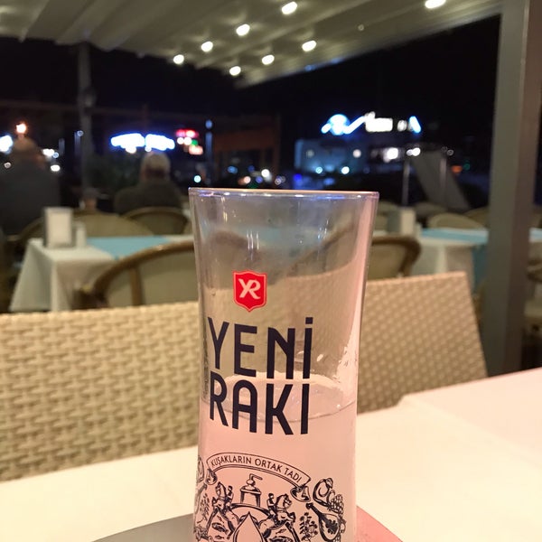 Photo prise au Neighbours Restaurant par Doğa K. le11/24/2019