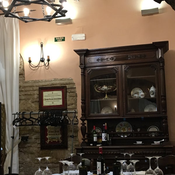 Foto diambil di Restaurante Casa Palacio Bandolero oleh Svetlana A. pada 1/8/2018