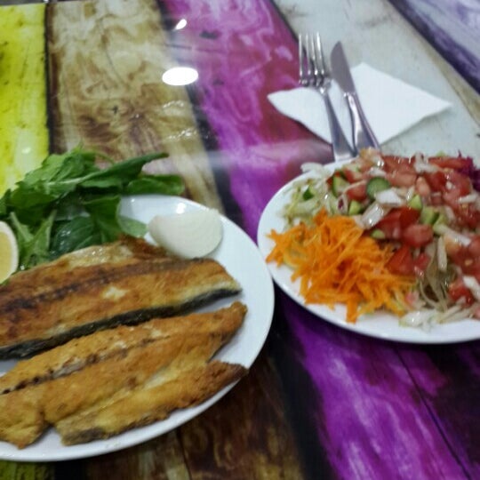 Foto diambil di marmara balık lokantası oleh Hakan .. pada 9/3/2015