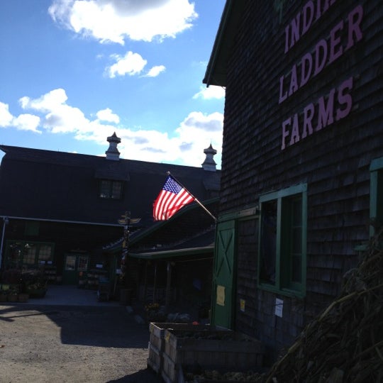 Photo taken at Indian Ladder Farms by Sarah on 10/21/2012