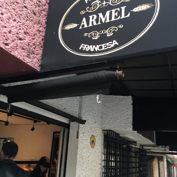 8/26/2016 tarihinde Rob A.ziyaretçi tarafından Armel Panadería Francesa'de çekilen fotoğraf