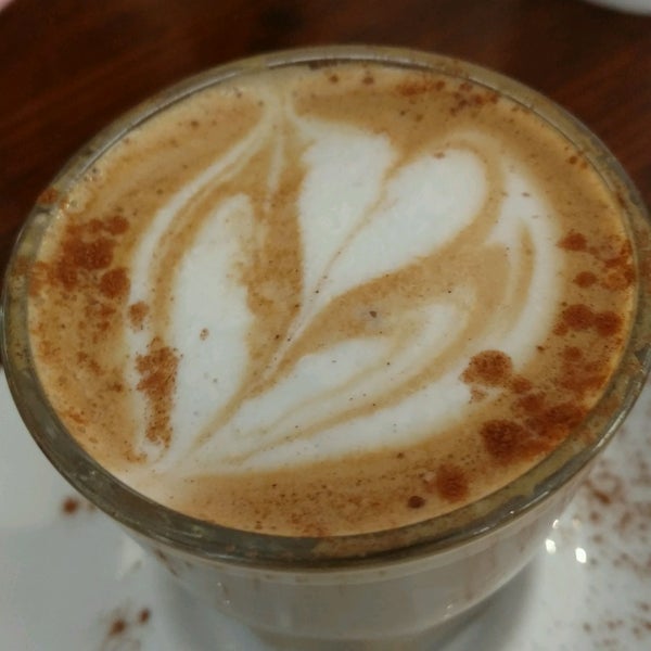 Foto diambil di Mission Coffee Co. oleh José F. pada 2/11/2017