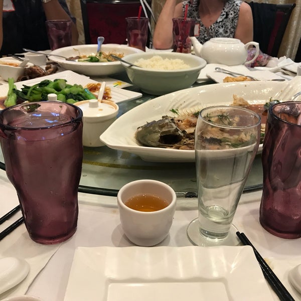 Foto tomada en Jade Dynasty Seafood Restaurant  por Eric N. el 8/18/2018