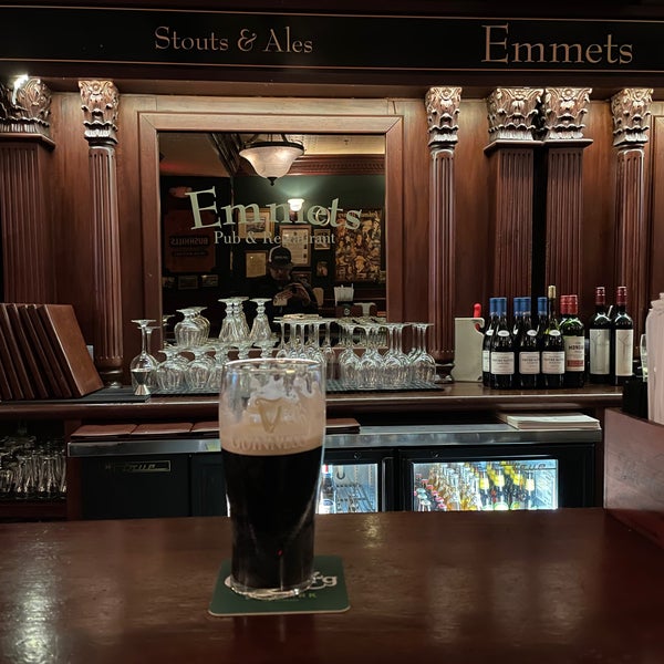 รูปภาพถ่ายที่ Emmet&#39;s Irish Pub โดย Eric N. เมื่อ 2/3/2022