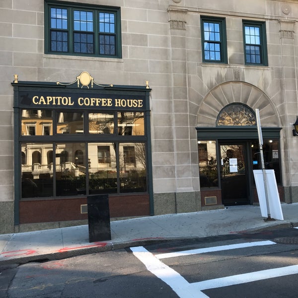 รูปภาพถ่ายที่ Capitol Coffee House โดย Eric N. เมื่อ 3/18/2020