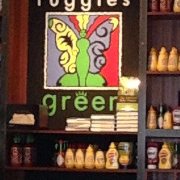 รูปภาพถ่ายที่ Ruggles Green | Heights โดย Chris S. เมื่อ 8/4/2014