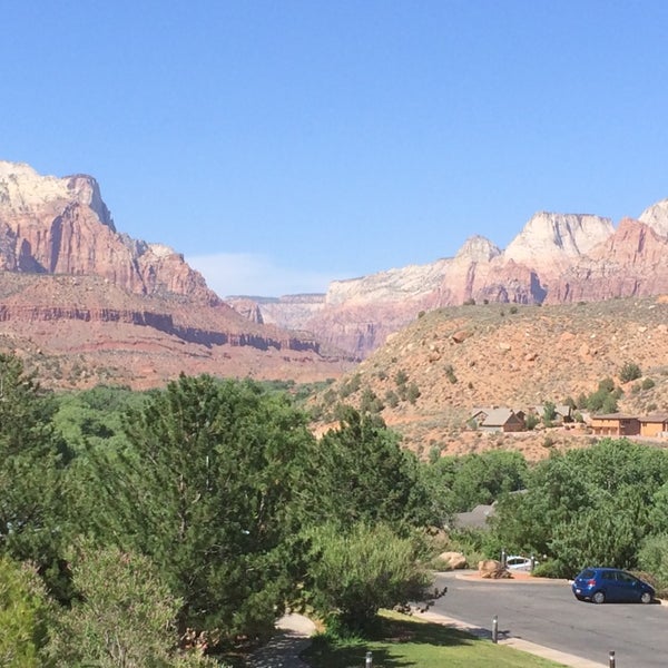 Photo taken at Majestic View Lodge &amp; Steakhouse by Chad B. on 6/15/2014