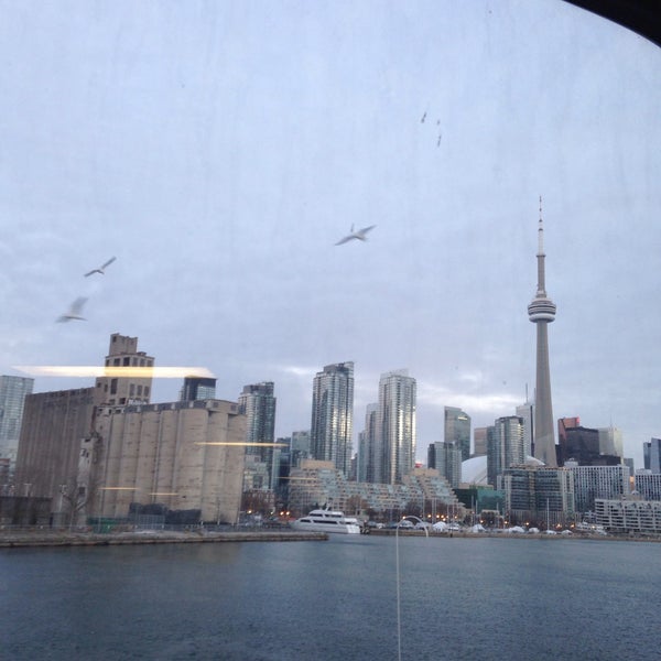 1/4/2016에 Aaron L.님이 Billy Bishop Toronto City Airport Ferry에서 찍은 사진